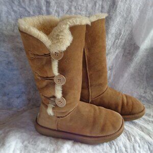 UGG TALL BUTTON BOOTS - GUC - SIZE 8